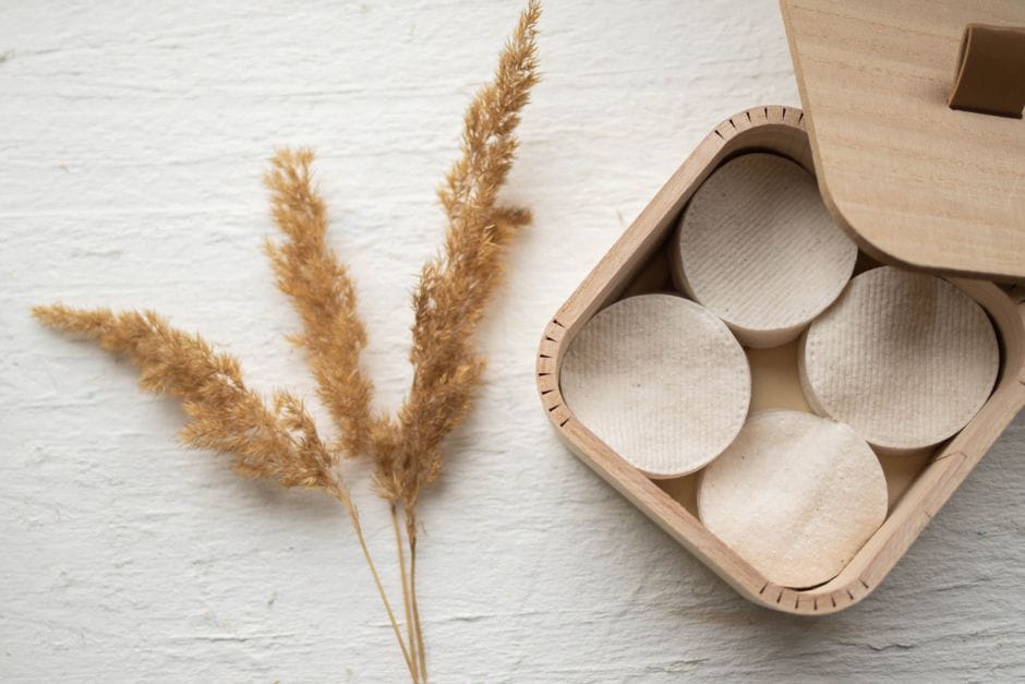 Kwasy AHA i BHA: który peeling dla twojej cery