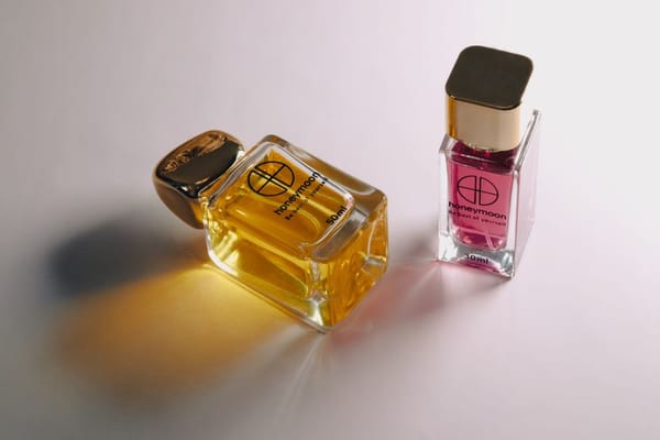 Dobór perfum: jak czytać nuty zapachowe i znaleźć swój zapach