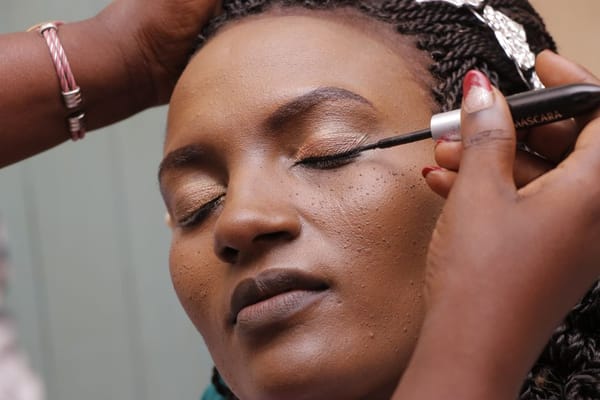 Eyeliner: techniki dopasowane do kształtu oka