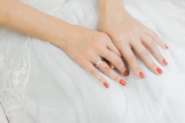 Manicure w stylu retro: francuski, vamp i migdał wracają do polskich salonów